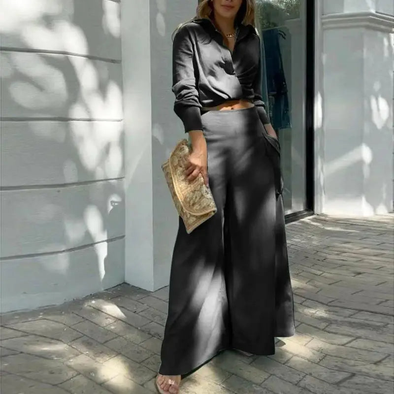 Summer set with knotted shirt and high-waisted palazzo pants