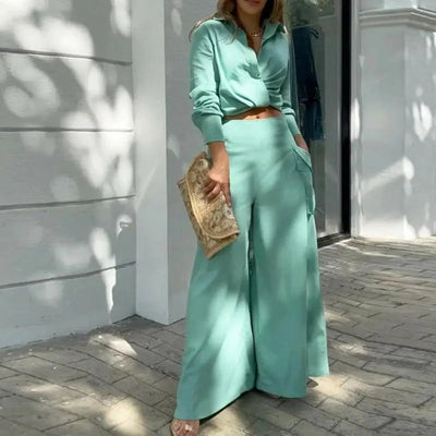 Summer set with knotted shirt and high-waisted palazzo pants